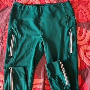 Mondetta heavy warm hiking Green Leggings with Zipper Details Medium inseam 27"